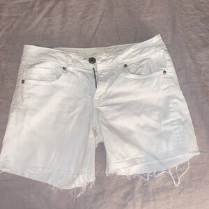 American Eagle low waisted white stretch shorts